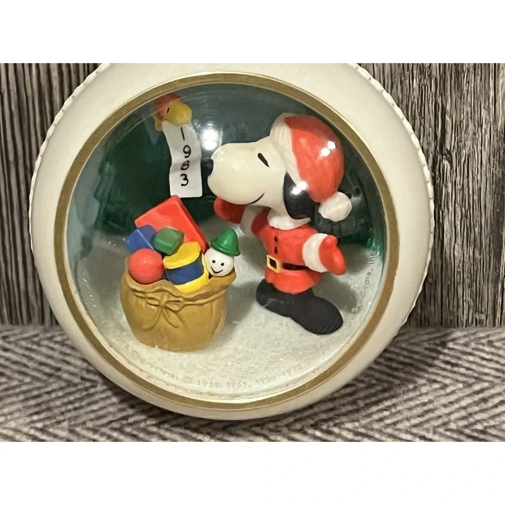 Vtg Hallmark Snoopy and Friends 1983‎ Diorama/Panorama Christmas Ornament 3